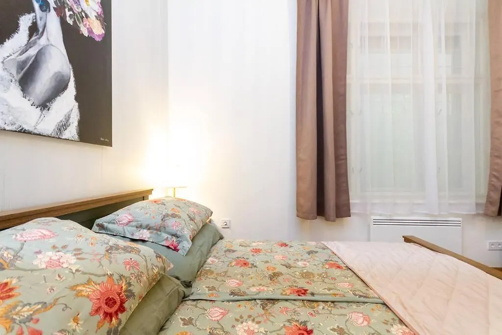 Luxe Haven On Lonyay By Newave Apartments Budapest Hungary