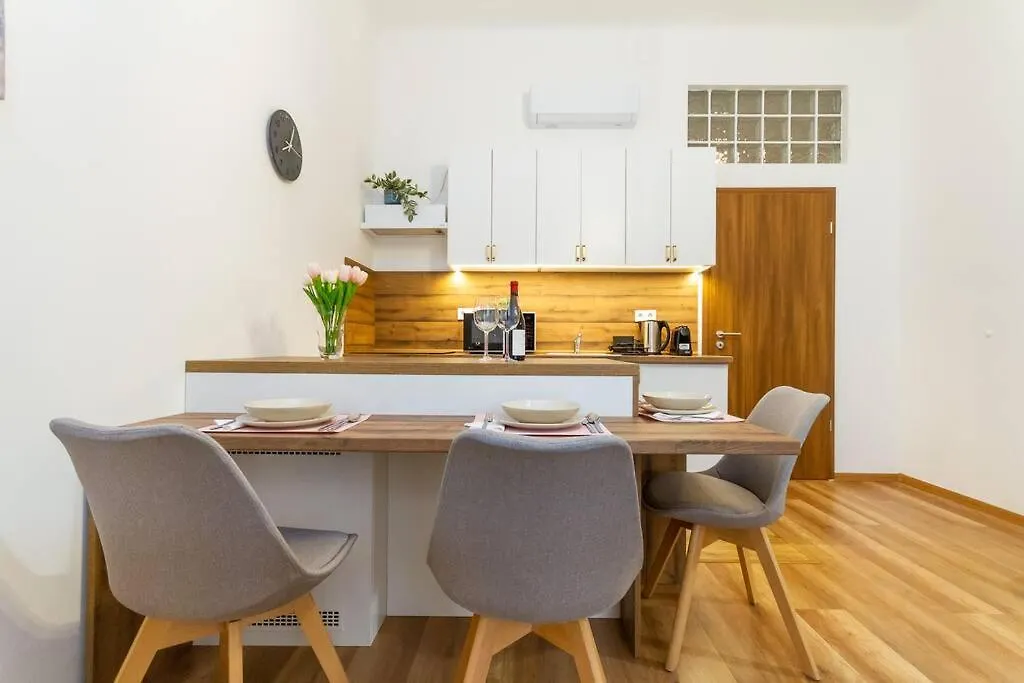 Luxe Haven On Lonyay By Newave Apartments Budapest